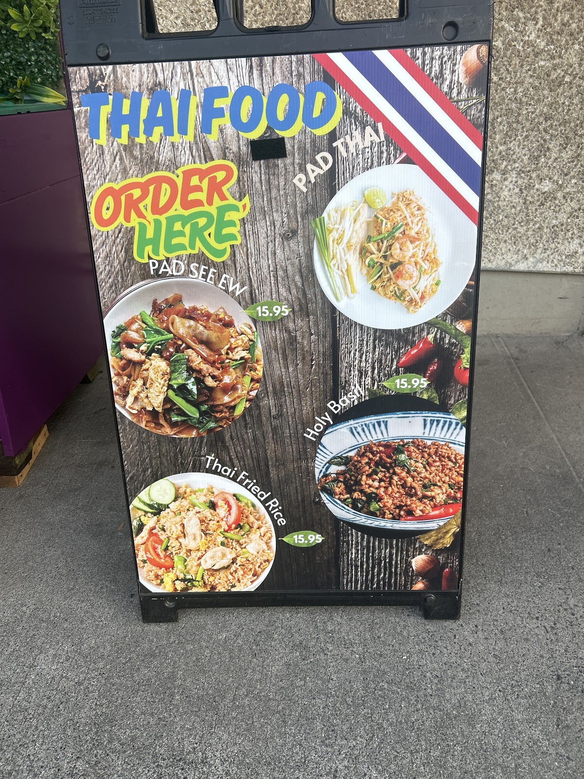 Golden elephants thai food